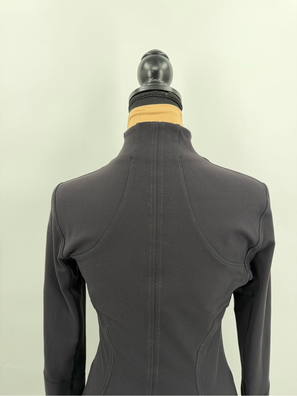 Lululemon Forme Jacket Black Full Zip Thumbholes Size 6 athleisure yoga Pilates - Picture 7 of 14